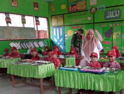 Babinsa Kodim 1420 Sidrap Dampingi Distribusi Makan Bergizi Gratis