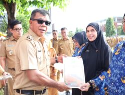 Serahkan SK PPPK Paruh Waktu, Andi Utta: Tidak Perlu Euforia Berlebihan, Tapi Tunjukkan Kinerjanya