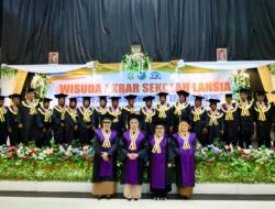 Ratusan Lansia Ikut Wisuda di Bulukumba