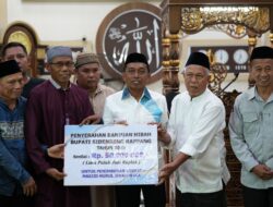Bupati Syaharuddin Salurkan Bantuan untuk Pembangunan Masjid Nurul Jihad Wala