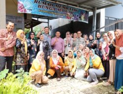Deputi BI Kunjungi Ibu Ibu Pembatik Bunga Mawar di Bulukumba