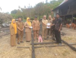 Kepala BPBD Pinrang Dr Rhomy.M.Manule Serahkan Batuan Kepada Masyarakat Korban Bencana Kebakaran, Ini wujud Perhatian Pemerintah Kabupaten Pinrang