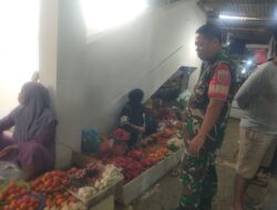 BABINSA KORAMIL 05/DUA PITUE MONITOR KETERSEDIAAN DAN HARGA BAHAN POKOK DI PASAR SENTRAL TANRU TEDONG