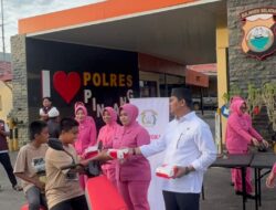 Satresnarkoba Polres Pinrang Gelar Alsi Kemanusiaan Dengan Berbagi Takjil Bagi Pengguna Jalan