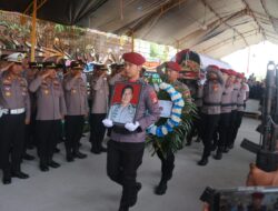 Polres Pinrang Gelar Upecara Pemakaman Kedinasan Bagi Almarhum AKP Nawir Eming