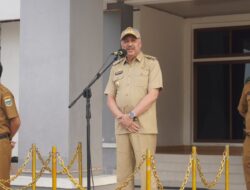 Bupati Pinpin Upecara Pengibaran Bendera Merah Putih Paska Libur Idul Fitri