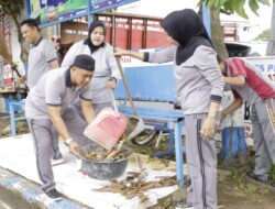 Personil Polres Pinrang Dan Polsek Jajaran Laksanakan Korve Bersama, Dukung Gerakan Indonesia Asri