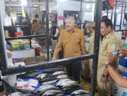 Untuk Menjaga kestabilan Harga Bupati Pinrang  Menggelar Operasi Pasar  Di Pasar Sentral Pinrang
