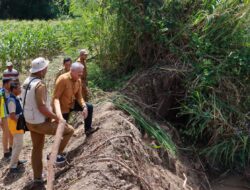Bentuk Keseriusan Pemerintah Bupati Pinrang Tinjauh Lokasi Yang Berpotensi Ancaman Abrasi  Di Dusun Cilalang Desa Bababimanga Kecamatan Duampanua Kabupaten Pinrang