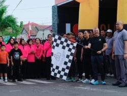 Bupati Pinrang Bersama Kapolres Pinrang Melepas Peserta Jalan Santai Didepan  Markas Komando Kepolisian Resor Pinrang, Rangkaian Peringatan Hari Bhayangkara Tahun 2026 Ke-80