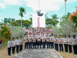 Dalam Rangkaian Hari Bhayangkara Ke 80 Kapolres Pinrang Pimpin Upacara  Di Taman Makam Pahlawan Palia  Di Rangkai Ziarah Tabur Bunga