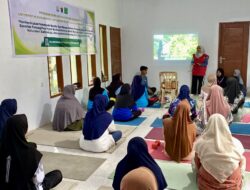 Cegah Nyeri Akibat Kerja, Tim Fisioterapi Unhas Latih Fisik Kelompok Wanita Tani di Bulukumba