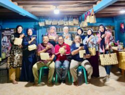 Kunjungi Bulukumba, Tim Satgas KAGAMA–KKN UGM Sulsel Borong Produk Kriya Bulukumba