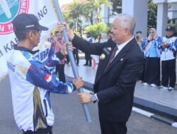Bupati Pinrang Melepas Secara Resmi (PORSENI) PGRI Kabupaten  Pinrang Yang Akan Mengikuti Ajang Porseni PGRI  Tingkat  Provensi Sul Sel