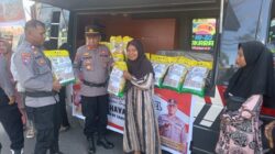 Momentum Hari Bhayangka Ke 80 Polres Pinrang  Bagikan Paket Sembako Gratis Kepada Masyarakat, pelaksaan Kegiatan Ini Dipimpin Kasat Binmas Polres Pinrang AKP  Daud. S. Pd.I