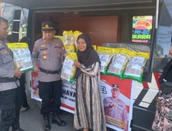 Momentum Hari Bhayangka Ke 80 Polres Pinrang  Bagikan Paket Sembako Gratis Kepada Masyarakat, pelaksaan Kegiatan Ini Dipimpin Kasat Binmas Polres Pinrang AKP  Daud. S. Pd.I
