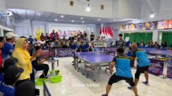 Turun Langsung ke Arena, Nurkanaah Beri Dukungan untuk Kontingen PGRI Sidrap