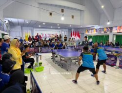 Turun Langsung ke Arena, Nurkanaah Beri Dukungan untuk Kontingen PGRI Sidrap