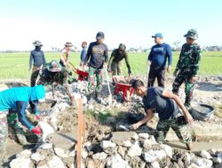 Kekompakan TNI Bersama Warga  Warnai Pekerjaan Sasaran Fisik TMMD Ke 129 Kodim1404/Pinrang