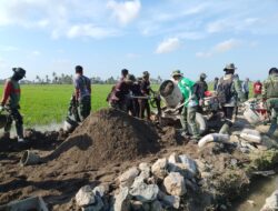Semangat Satgas TMMD Ke 129 Kodim 1404/Pinrang  Bersama Warga Kerjakan Sasaran Fisik”Tridak Perna Surut Walau Dibawah Terik Mata Hari”