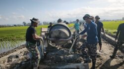 Satgas TMMD Ke – 129 Kodim 1404/Pinrang Gunakan Molen Aduk Campuran, Percepat Pekerjaan Fisik Di Desa Tanratuo