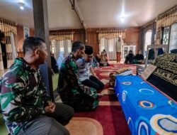 Diselah Kesibukannya  Dansatgas TMMD Ke – 129 Kodim 1404/Pinrang, Menyempatkan Diri Melayat Ke Rumah Salah Satu Warga Yang Tengah Berdukah Di Desa Tanratuo