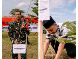 Wujud Pedulih Lungkungan Satgas TMMD Ke – 129 Kodim 1404/Pinrang Bersama Warga Tanam Pohon” Hijaukan  Desa Tanratuo”