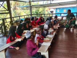 Ajarkan Budaya Membaca Dan  Tulis Al’Quran ” Ini yang Di Lakukan Satagas TMMD Ke – 129 Kodim 1404/Pinrang Kepada Anak Anak Desa Tantatuo”
