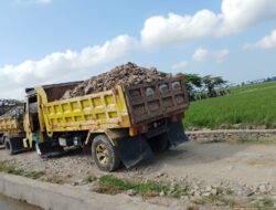 Percepat Sasaran Fisik TMMD Ke – 129  Kodim 1404/Pinrang Terlihat Truk Pengangkut Timbunan Kelokasi  Terus Berdatangan