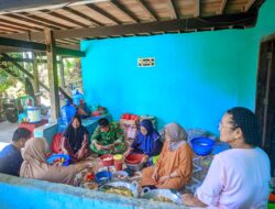 Keakraban TNI Dan Warga Terjalin Lewat  Membuat Kue Bersama Di TMMD Ke 129 Kodom 1404/Pinrang