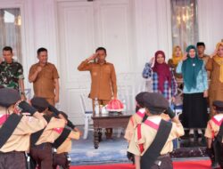 Gerak Jalan SD di Maritengngae Meriah, Bupati dan Ketua TP PKK Terima Penghormatan Peserta