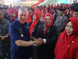 237 ASN Lingkup Pinrang Terima Penghargaan ” Satya Lencana Karya Satya ” Di Presiden RI Di Serahkan  Oleh Bupati Pinrang