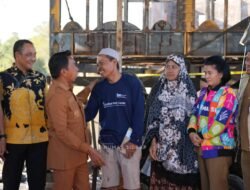 Wujud Kepedulian untuk Warga, Bupati Sidrap Bantu Dua Keluarga Korban Kebakaran