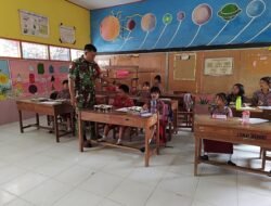 Dukung Program Pemerintah, Babinsa Kodim 1420/Sidrap Kawal Distribusi Makan Bergizi Gratis