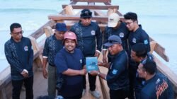 Turis Mancanegara Antusias Ikuti Prosesi Annyorong Lopi, Pinisi Bulukumba Siap Berlayar ke Labuan Bajo