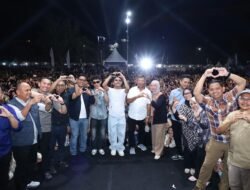 Faris Adam Serukan “Bulukumba Gacor”, Ribuan Warga Bergoyang di Penutupan Festival Pinisi XVI