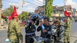 Kodim 1404/Pinrang Gencarkan Pembagian Masker Tiga Hari Berturut Turut  Untuk Lindung Warga  Dari Asap  Karhutla