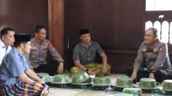 Melalui kegiatan silaturahmi antar umat beragama sekaligus memastikan situasi kamtibmas tetap kondusip