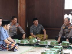 Melalui kegiatan silaturahmi antar umat beragama sekaligus memastikan situasi kamtibmas tetap kondusip