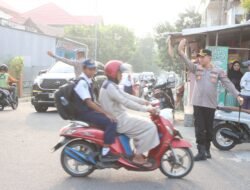 Pagi hari begitu cerah terlihat pemandangan pengaturan lalu lintas
