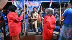 Suasana syukur atas hasil panen mewarnai Pesta Panen Mappadendang di Kelurahan Kadidi, Kecamatan Panca Rijang, Senin malam (19/10/2026).