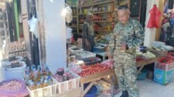 Pastikan Ketersediaan Bahan Pokok, Babinsa Pajalele Pantau Pasar Sentral Amparita