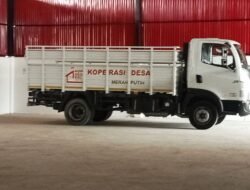 Dukung Operasional Koperasi, KKMP Kelurahan Rappang Terima 1 Unit Truk Enam Roda